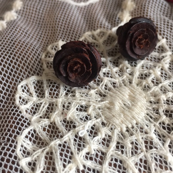 Wooden Rose 8 gauge Stud Earrings 🌹🌹NEW - Picture 2 of 5